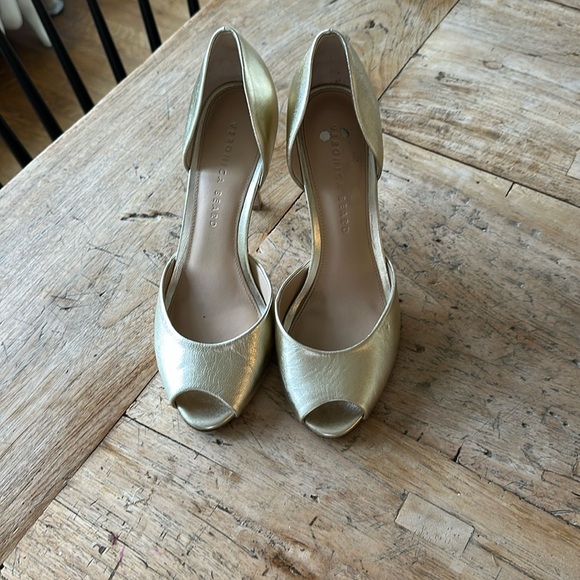 Veronica Beard Godot Gold Metallic Peep Toe Heels size 7.5 - Picture 1 of 13